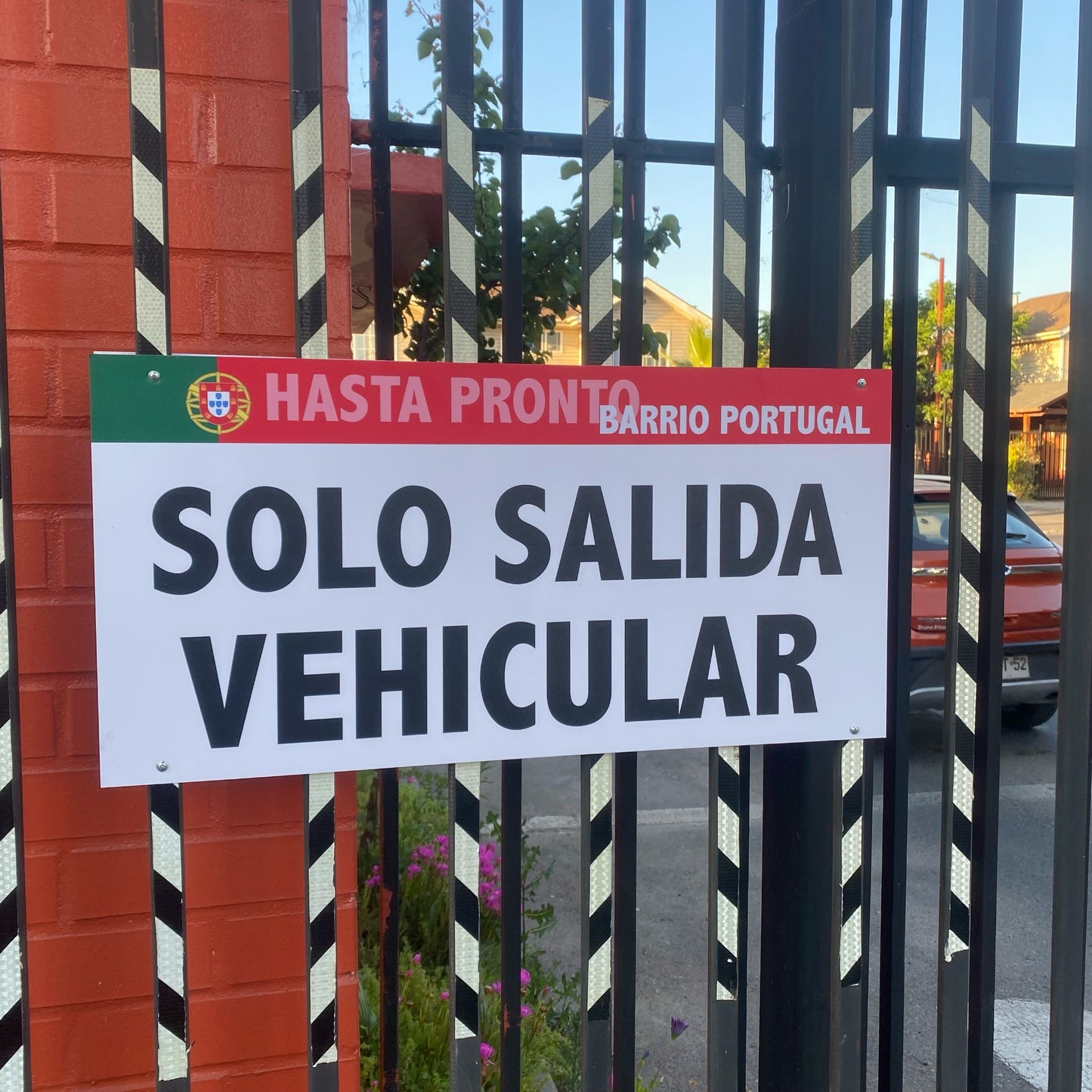 LETRERO CONDOMINIO BARRIO SOLO SALIDA
