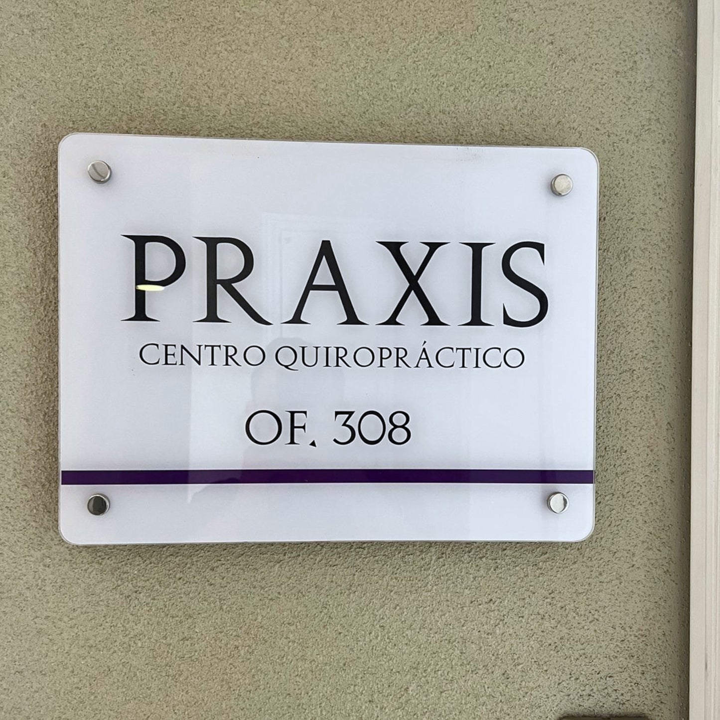 Letrero Acrilico Rectangular con Tu Logo + 4 Distanciadores